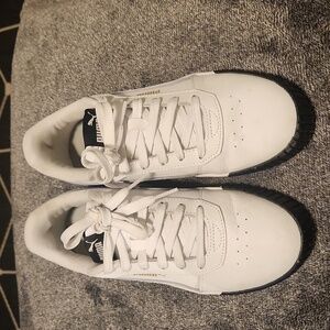 Back and White Puma Carina 2.0 sneaker